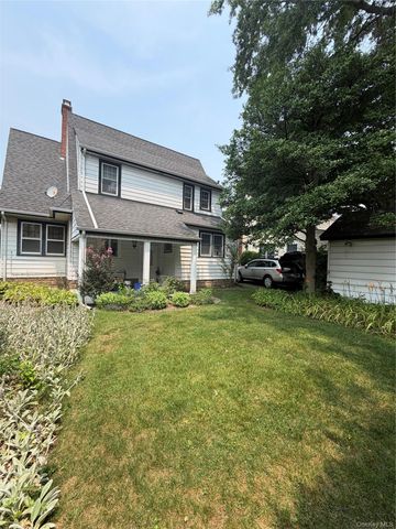 44 Muirfield Road, Rockville Centre, NY 11570