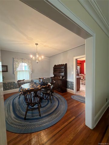 44 Muirfield Road, Rockville Centre, NY 11570