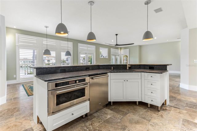 440 PALM ISLAND SE, Clearwater Beach, FL 33767
