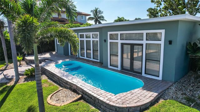 440 PALM ISLAND SE, Clearwater Beach, FL 33767