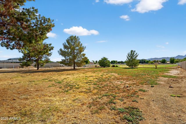 6802 N CITRUS Road, Waddell, AZ 85355