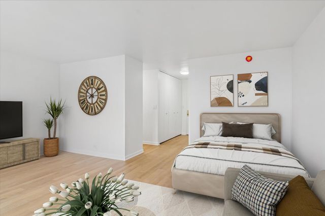 655 W IRVING PARK Road 1211, Chicago, IL 60613