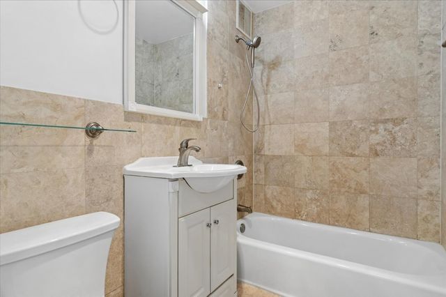 655 W IRVING PARK Road 1211, Chicago, IL 60613