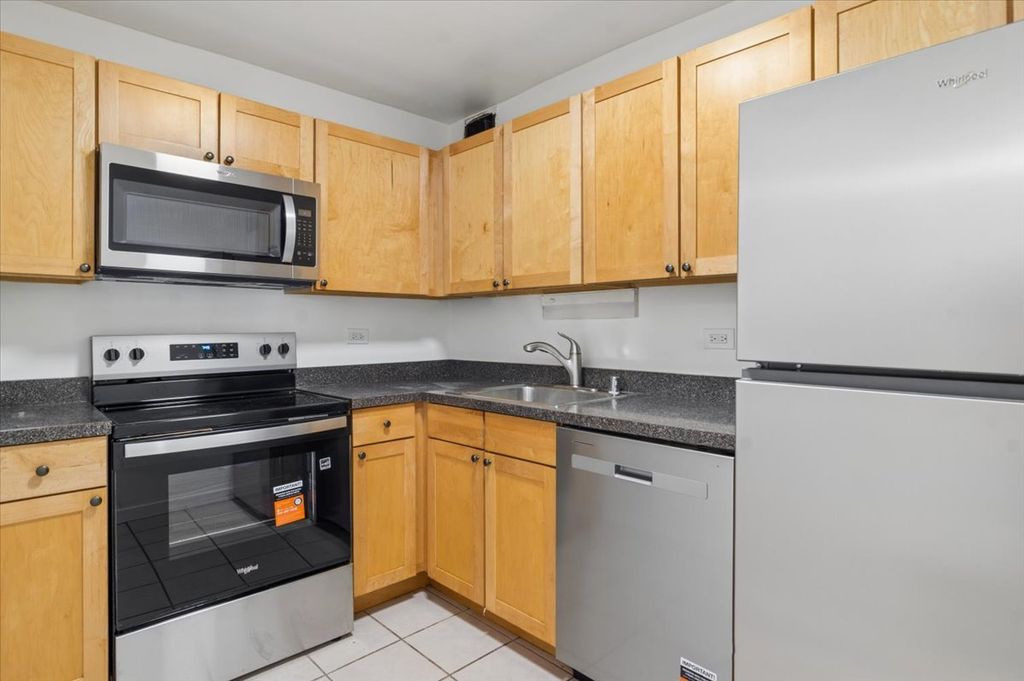 655 W IRVING PARK Road 1211, Chicago, IL 60613 — photo 5