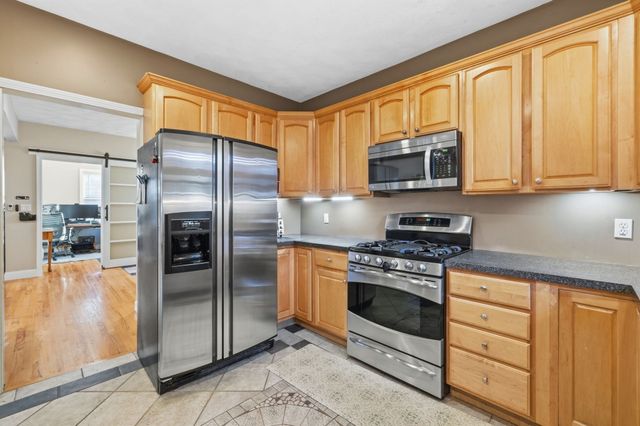 648 Merrimack Ave, Dracut, MA 01826