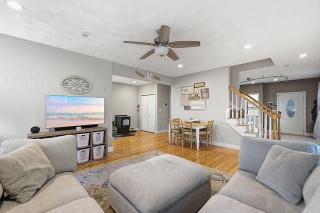 648 Merrimack Ave, Dracut, MA 01826
