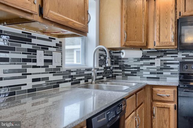 428 FROGTOWN RD, Pequea, PA 17565