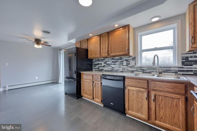 428 FROGTOWN RD, Pequea, PA 17565