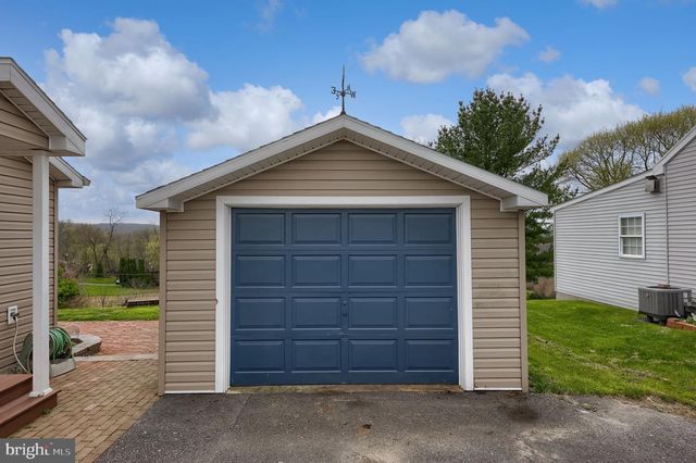 428 FROGTOWN RD, Pequea, PA 17565