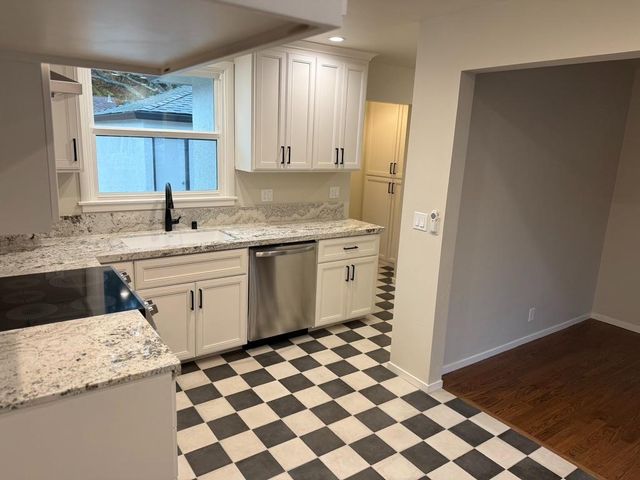 52 Coloma Way, Sacramento, CA 95819