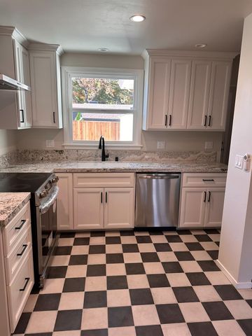 52 Coloma Way, Sacramento, CA 95819