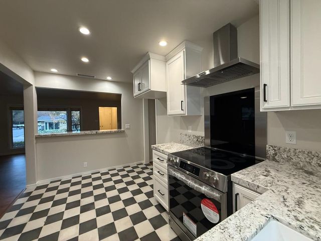 52 Coloma Way, Sacramento, CA 95819