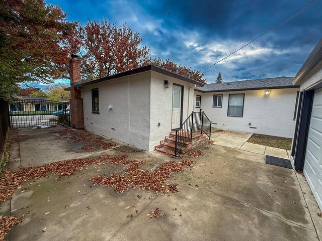 52 Coloma Way, Sacramento, CA 95819