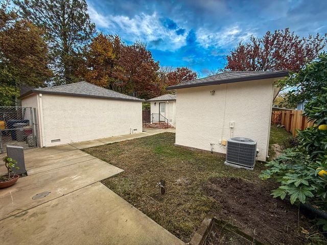 52 Coloma Way, Sacramento, CA 95819