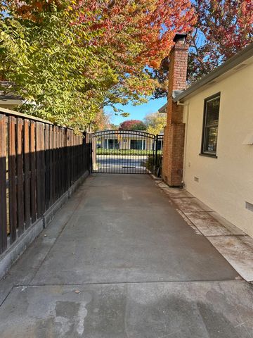 52 Coloma Way, Sacramento, CA 95819