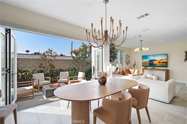 2573 Elden Avenue D, Costa Mesa, CA 92627