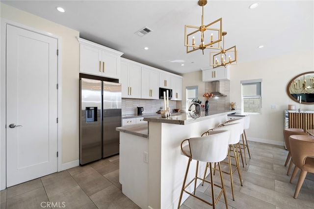2573 Elden Avenue D, Costa Mesa, CA 92627