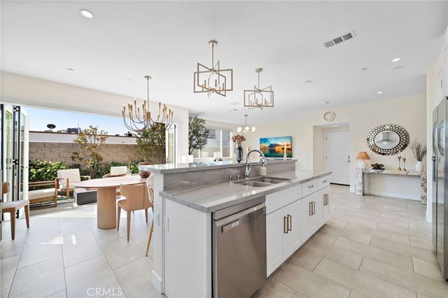 2573 Elden Avenue D, Costa Mesa, CA 92627