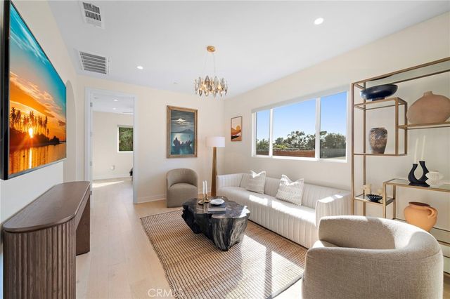2573 Elden Avenue D, Costa Mesa, CA 92627