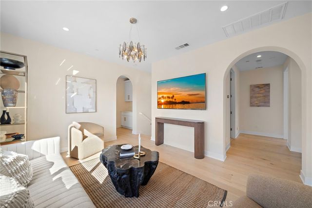 2573 Elden Avenue D, Costa Mesa, CA 92627