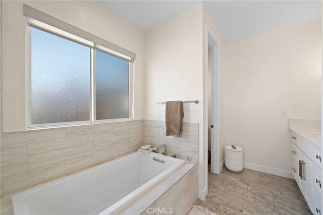 2573 Elden Avenue D, Costa Mesa, CA 92627