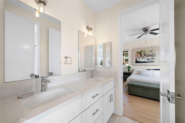 2573 Elden Avenue D, Costa Mesa, CA 92627