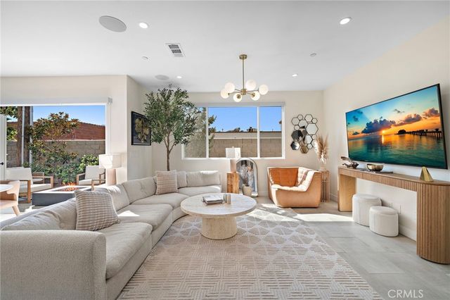 2573 Elden Avenue D, Costa Mesa, CA 92627