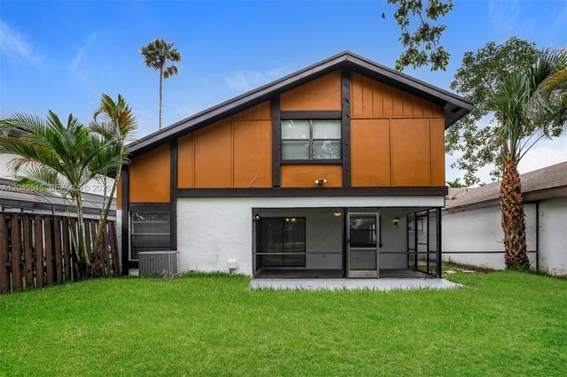 1430 W Sandpiper Cir, Pembroke Pines, FL 33026