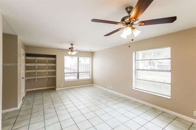 1430 W Sandpiper Cir, Pembroke Pines, FL 33026