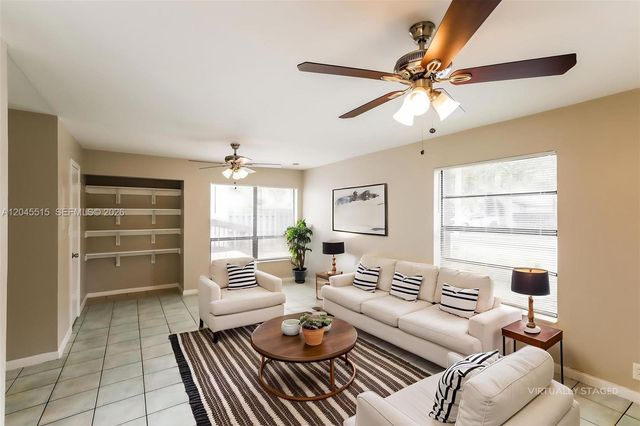 1430 W Sandpiper Cir, Pembroke Pines, FL 33026