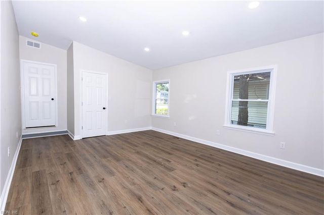 1806 Victoria BLVD, Hampton, VA 23669