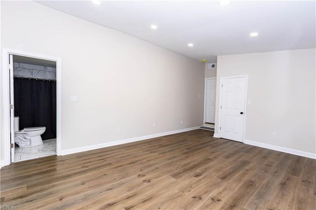 1806 Victoria BLVD, Hampton, VA 23669