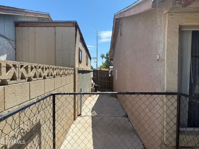 4820 N 73RD Avenue, Phoenix, AZ 85033