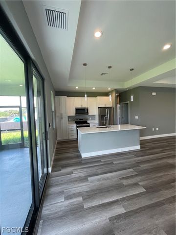 610 FLOYD AVE S, Lehigh Acres, FL 33976