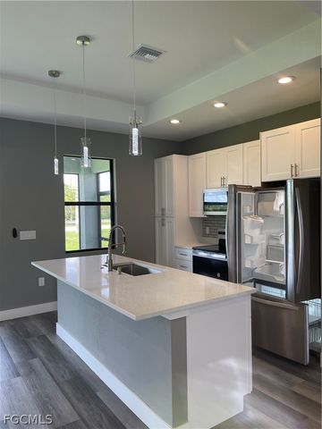 610 FLOYD AVE S, Lehigh Acres, FL 33976