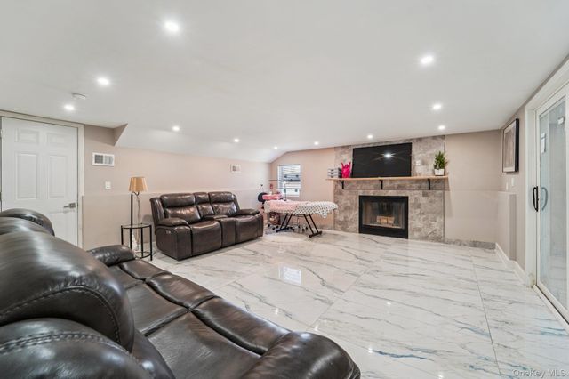 109 Bennett Rd, Newburgh, NY 12550