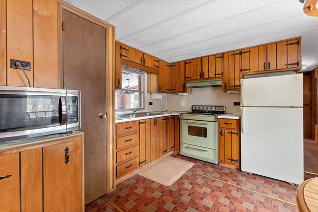 8 Stoney Brook Road, Sunapee, NH 03782