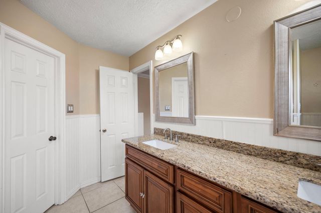 2327 Colonial Ridge Drive, Friendswood, TX 77546