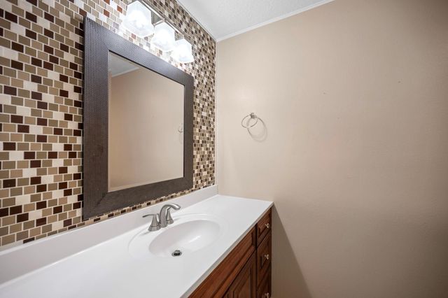 2327 Colonial Ridge Drive, Friendswood, TX 77546
