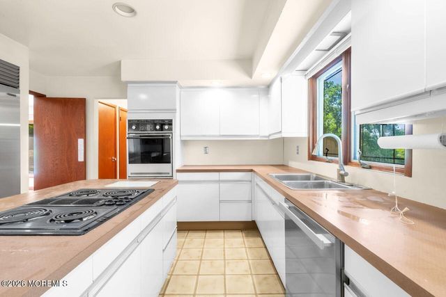 6 Sugar Lane, Holmdel, NJ 07733