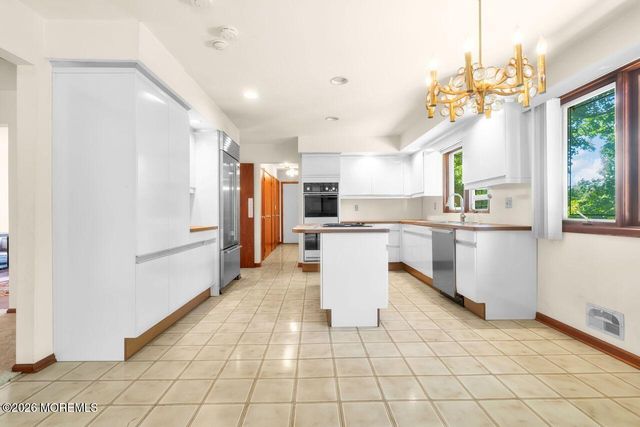6 Sugar Lane, Holmdel, NJ 07733