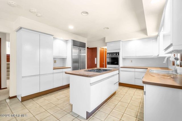 6 Sugar Lane, Holmdel, NJ 07733