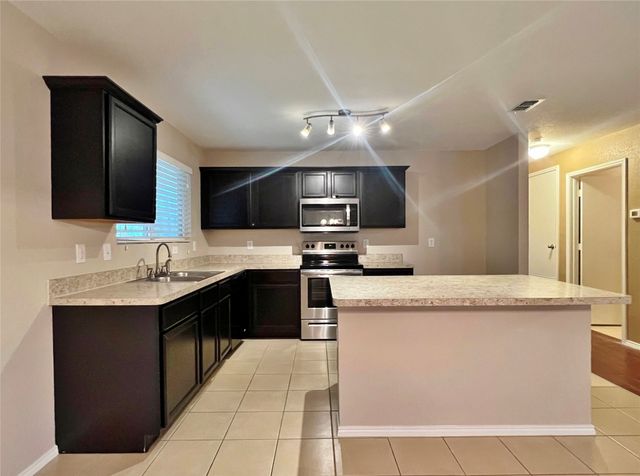 9925 Amaryllis Lane, Fort Worth, TX 76108