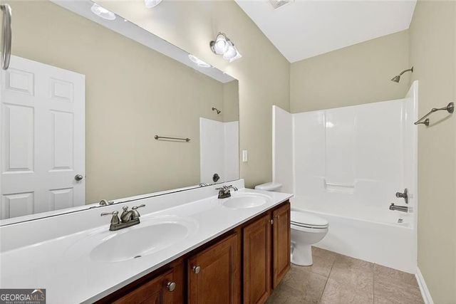 8004 Larksview Drive, Fairburn, GA 30213