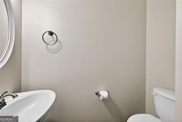 8004 Larksview Drive, Fairburn, GA 30213