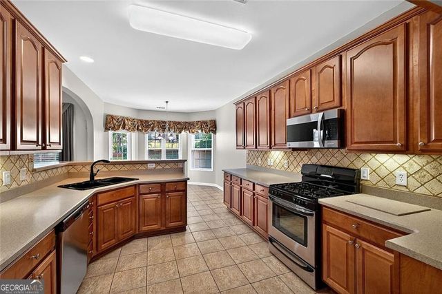 8004 Larksview Drive, Fairburn, GA 30213