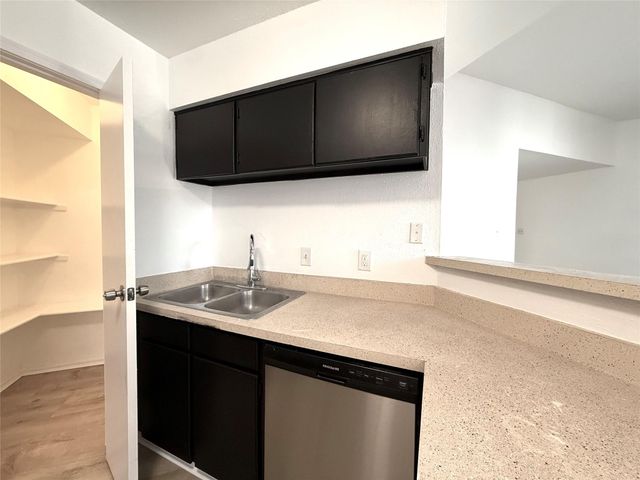 7200 W T C Jester Boulevard 2504, Houston, TX 77088