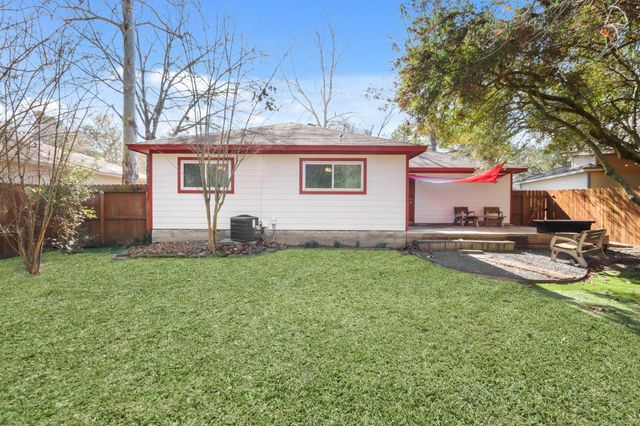 35 N Wavy Oak Circle, The Woodlands, TX 77381