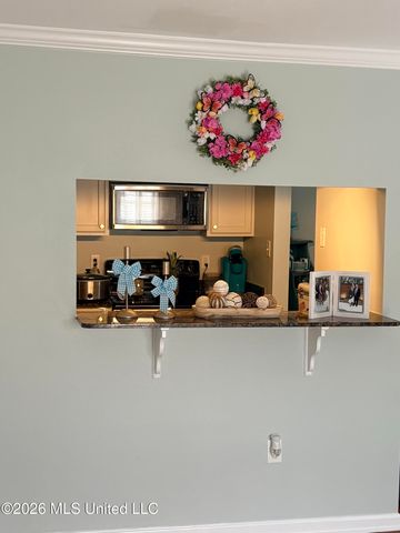 2421 Beachview Drive, B5, Ocean Springs, MS 39564