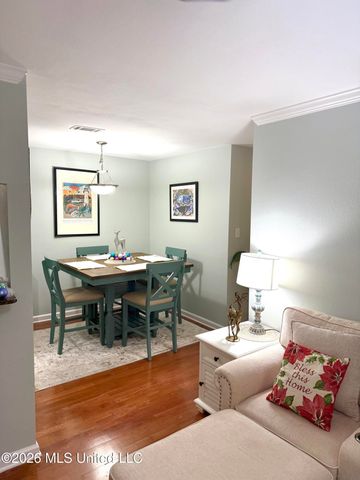 2421 Beachview Drive, B5, Ocean Springs, MS 39564